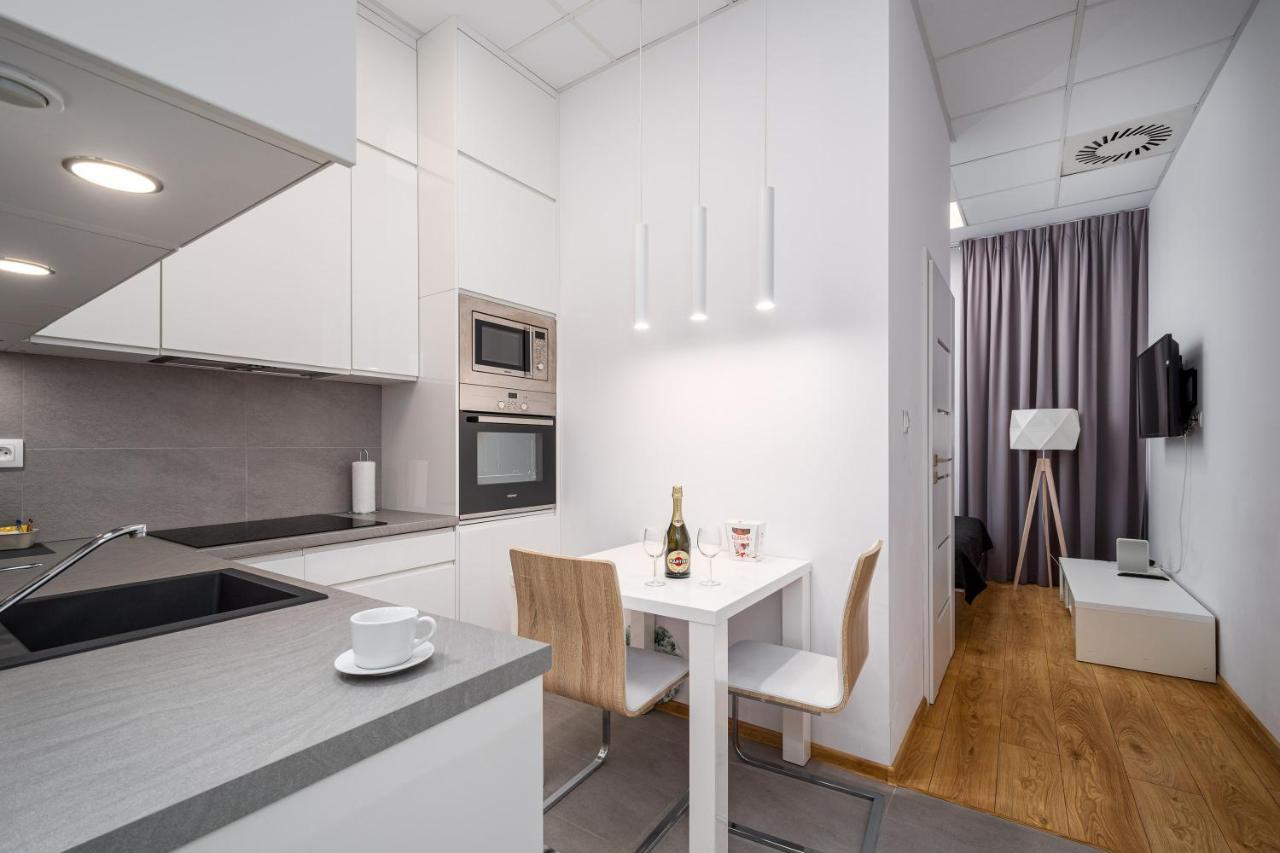 Varsovla Apartments Warsaw Exterior photo